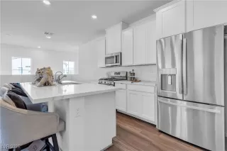 Photo #2: 2738653 Listing