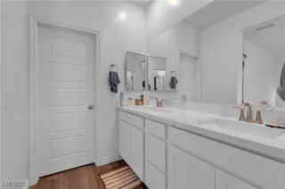 Photo #3: 2738653 Listing