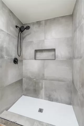 Photo #5: 2738679 Listing