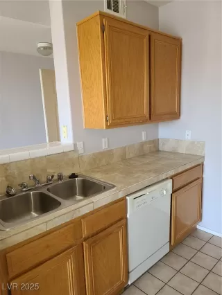 Photo #5: 2738731 Listing 