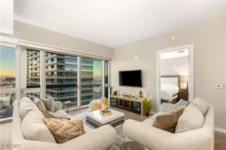 Photo #3: 2738863 Listing