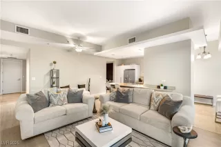 Photo #4: 2738863 Listing