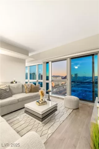 Photo #6: 2738863 Listing