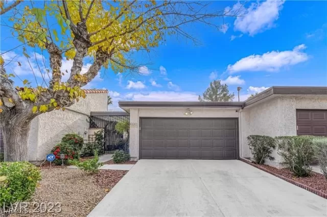 MLS: 2738867 Condo For Sale