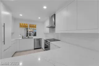 Photo #3: 2738867 Listing 