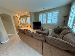 Photo #3: 2738892 Listing