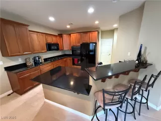 Photo #5: 2738892 Listing