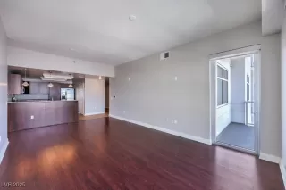 Photo #5: 2738900 Listing