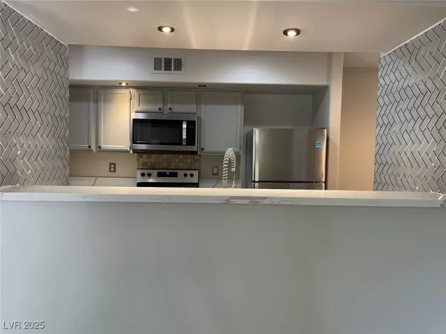 MLS: 2738901 Condo For Sale