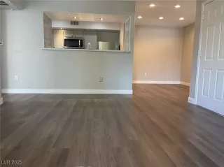 Photo #1: 2738901 Listing