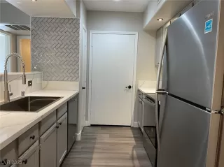 Photo #2: 2738901 Listing