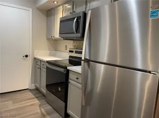 Photo #3: 2738901 Listing