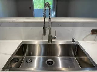 Photo #5: 2738901 Listing