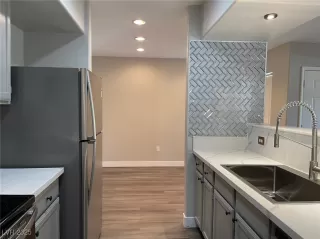 Photo #6: 2738901 Listing