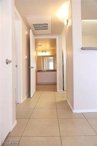 Photo #5: 2738908 Listing