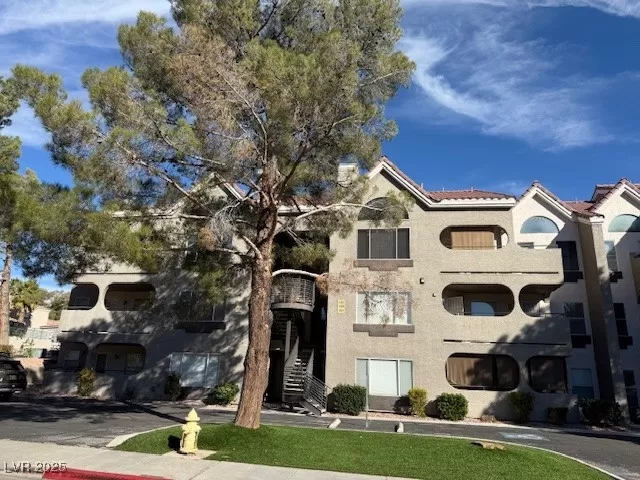 MLS: 2738938 Condo For Sale