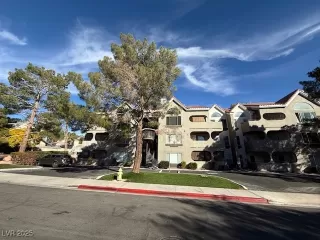 Photo #3: 2738938 Listing