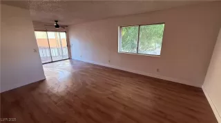 Photo #4: 2738942 Listing 