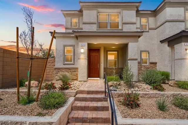 MLS: 2738948 Condo For Sale