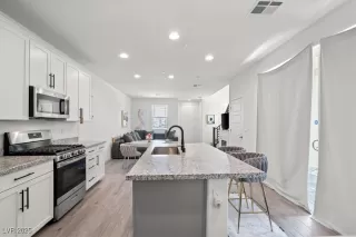 Photo #2: 2738948 Listing 