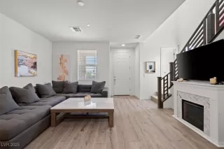 Photo #3: 2738948 Listing 