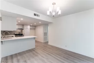 Photo #4: 2738963 Listing 