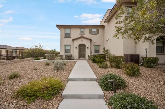 MLS: 2738972 Condo For Sale