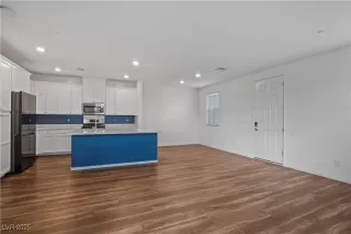 Photo #4: 2738972 Listing 