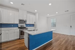 Photo #5: 2738972 Listing 