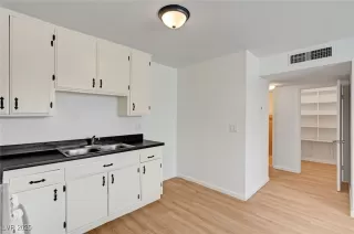 Browse active condo listings in GLENWOOD PARK