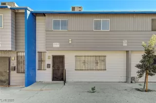 Photo #3: 2738980 Listing