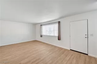 Photo #6: 2738980 Listing