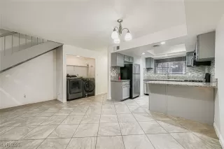 Photo #3: 2739000 Listing 