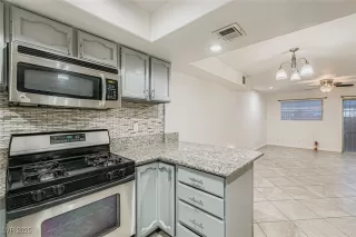 Photo #5: 2739000 Listing 