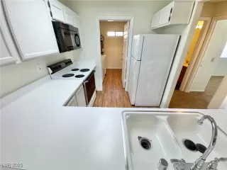 Photo #3: 2739032 Listing 