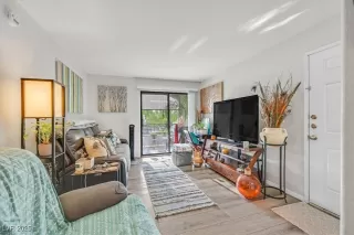 Photo #3: 2739040 Listing 