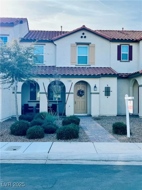 MLS: 2739060 Condo For Sale