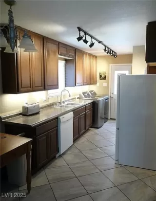 Photo #3: 2739080 Listing 