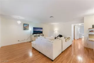 Photo #5: 2739088 Listing