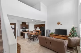 Photo #5: 2739107 Listing 