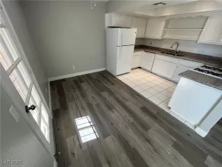 Photo #4: 2739110 Listing 