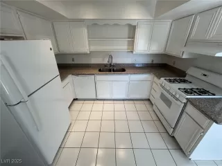 Photo #5: 2739110 Listing 