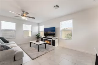 Photo #5: 2739116 Listing 