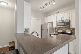 Photo #5: 2739259 Listing 