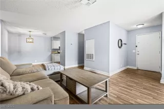 Photo #4: 2739276 Listing