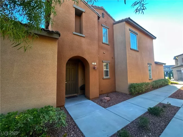 MLS: 2739327 Condo For Sale