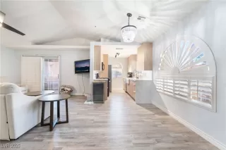 Photo #1: 2739328 Listing 