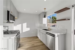 Photo #4: 2739392 Listing 