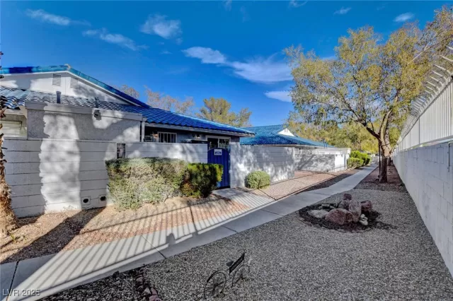 MLS: 2739411 Condo For Sale