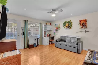 Photo #6: 2739411 Listing